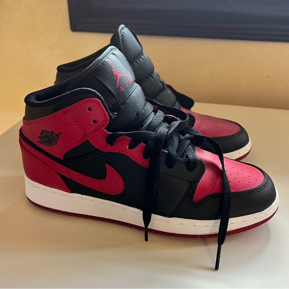 Air Jordan 1 Mid Big Kids